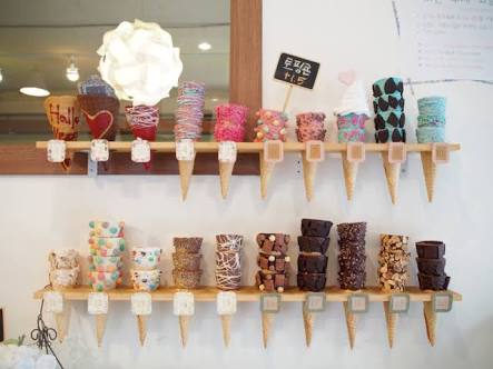韓国にあるアイスクリーム「Bistopping」。可愛いコーンが選べる