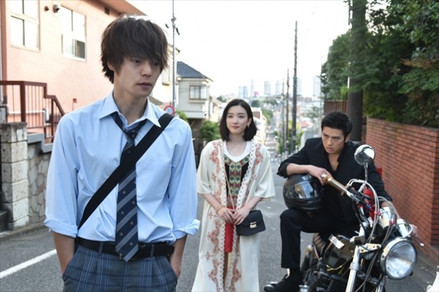 「僕たちがやりました」の蓮子、市橋と一緒の窪田正孝さん。「若い子のトラウマになるようなドラマにするのが理想」と語っています。