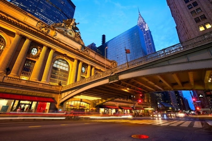 ニューヨークのグランドセントラルターミナルは、44のプラットフォームを持つ美しいターミナル駅で、マンハッタン3大ターミナルのなかでも最大の規模を誇ります。広大なプラットフォームはすべて地下にあります。