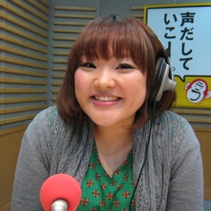 ラジオとパーソナリティを務める柳原可奈子さん。特徴的なボイスをいかして声関連のお仕事もこなしています。