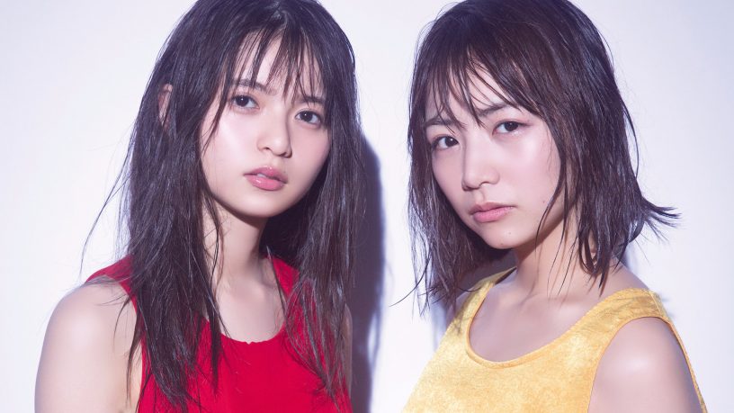 共に乃木坂46の「次世代エース」と期待の高い北野日奈子さんと赤いトップスの齋藤飛鳥さん。濡れ髪が少女の色気を出しています。