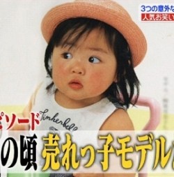 赤ちゃんモデルをしていたころの柳原可奈子さん。このころからふっくらとしていますね。面影がありますね。