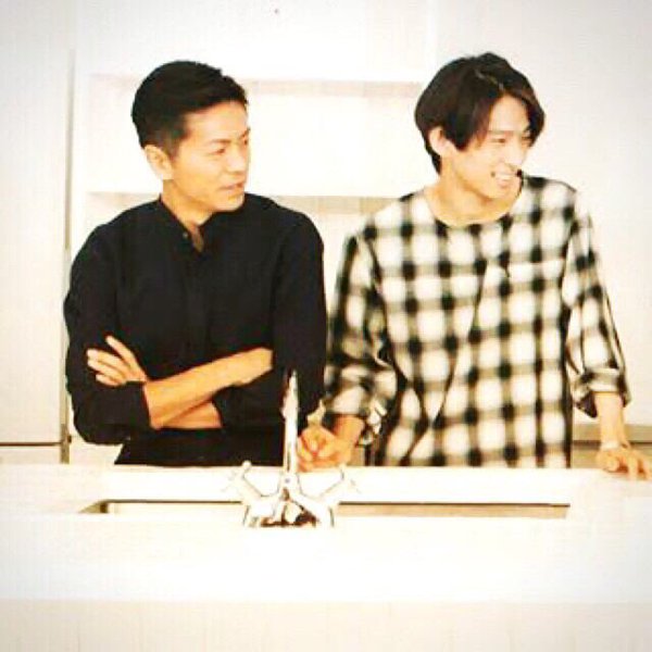 三宅健さんと一緒の森田剛さん。黒いシャツが似合っていますね。
