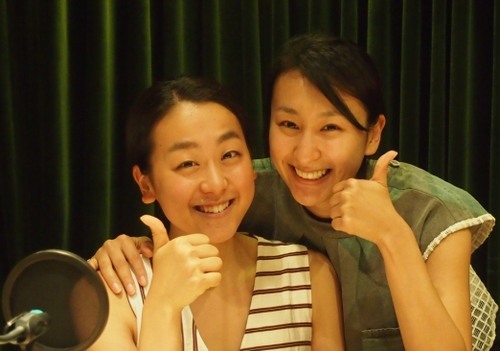 妹の浅田真央さんと一緒の浅田舞さん。とっても仲がよさそうなのが伝わってきますね。
